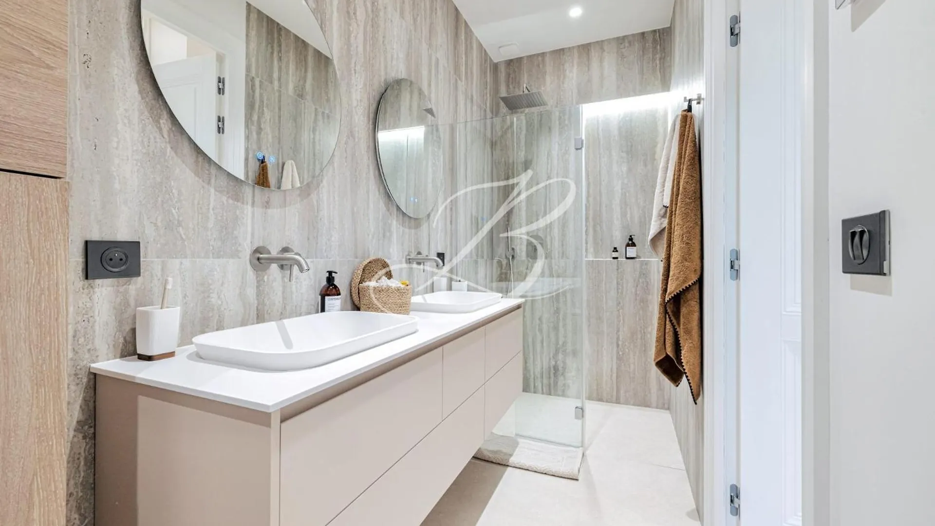 Le Mane - Haussmannien Centre Cannes Accommodation 0*,  France